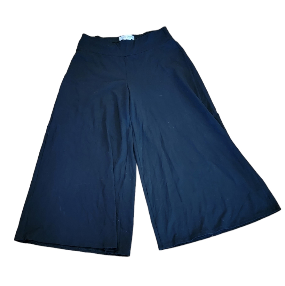 WHITE HOUSE BLACK MARKET 30 inch Wide leg Capris